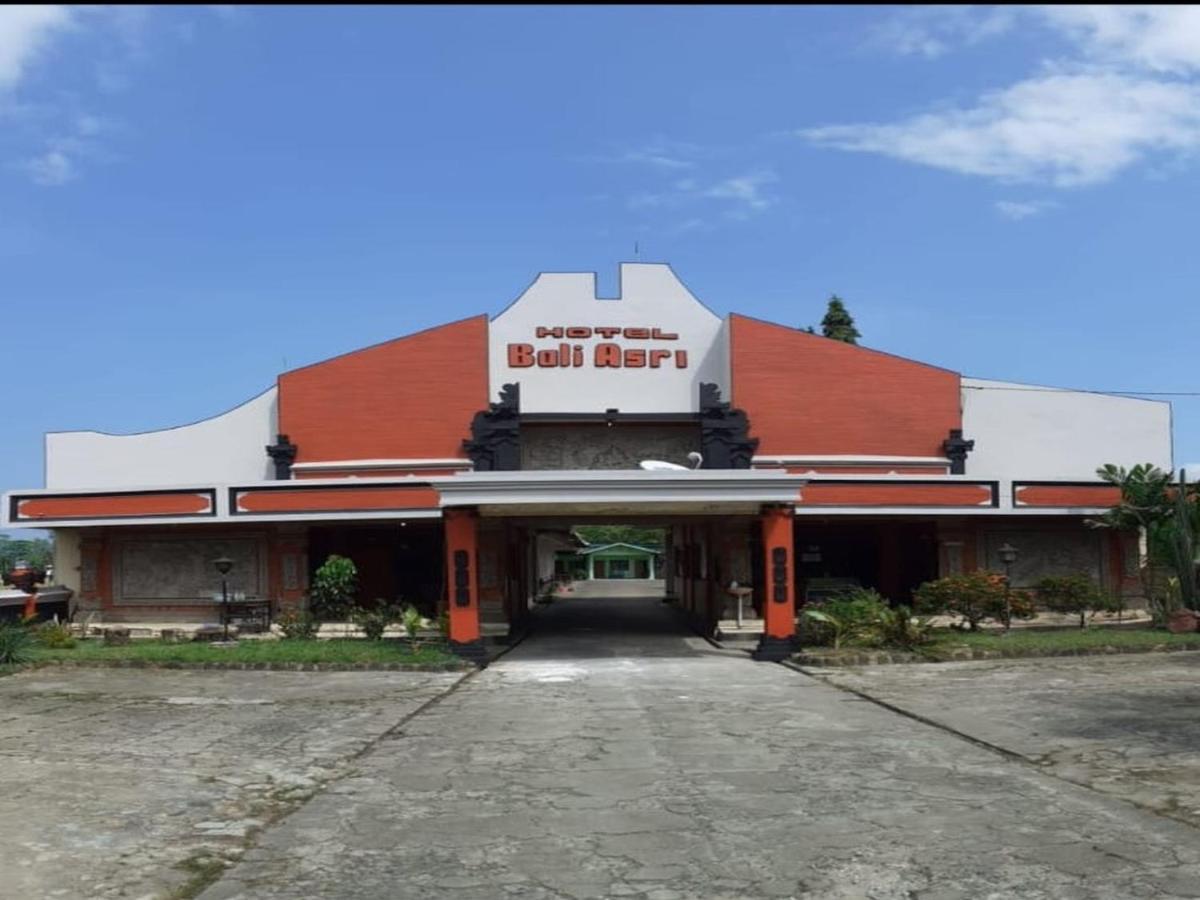 Bali Asri Pacitan Exterior photo